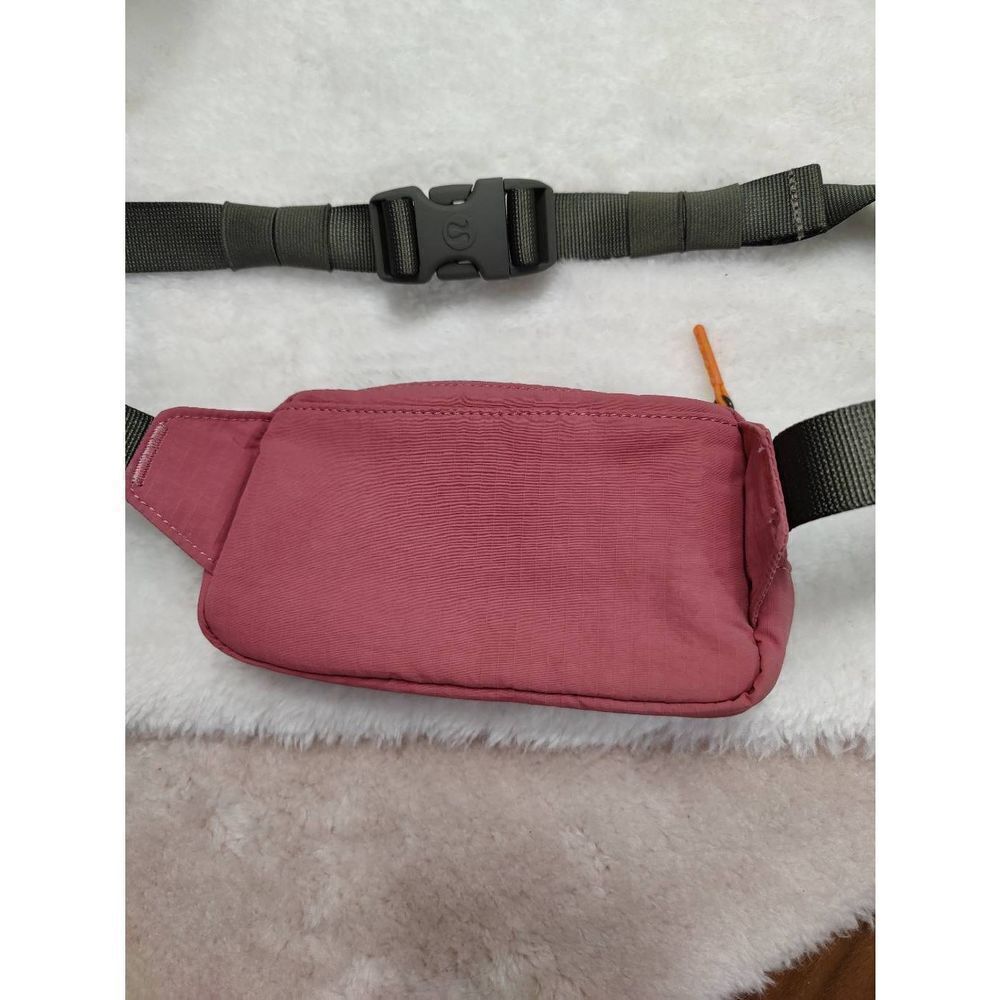 Lululemon Mini Belt Bag, Brier Rose - Picture 5 of 7